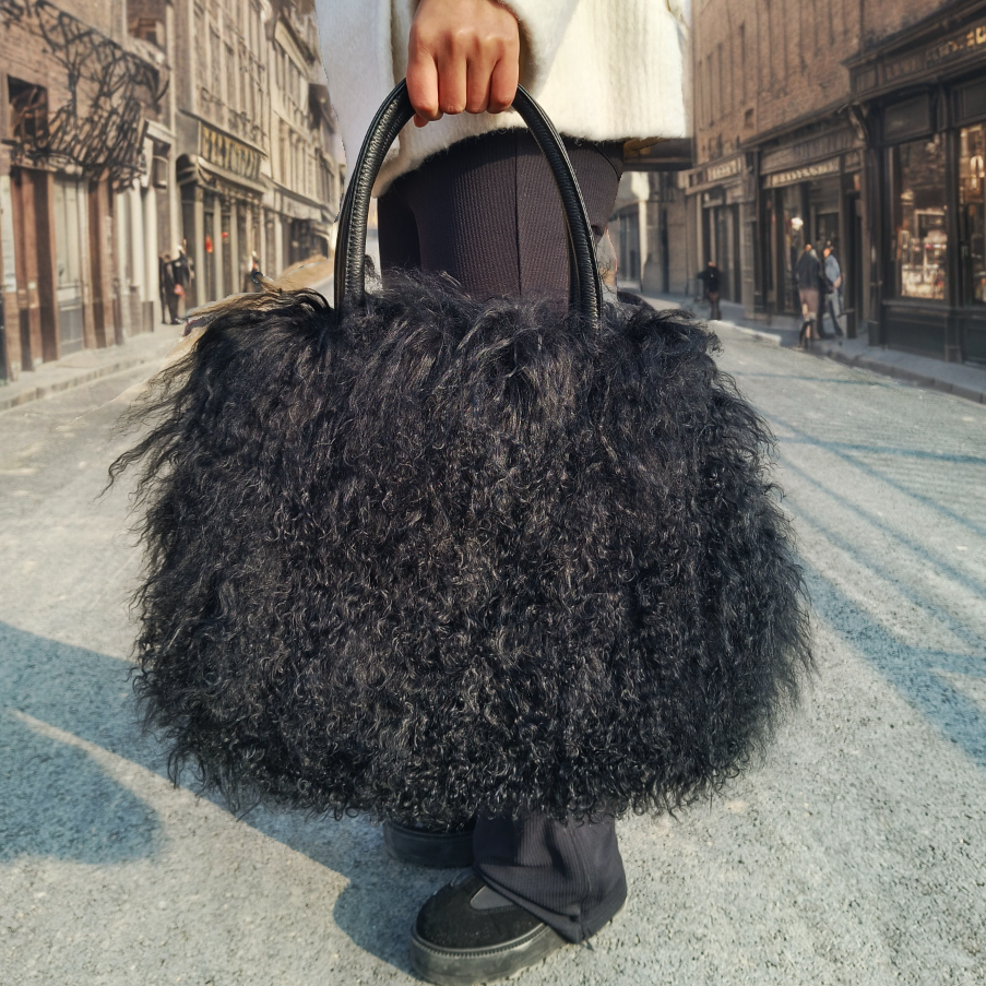 Handtasche aus tibetischem Lammfell Schwarz