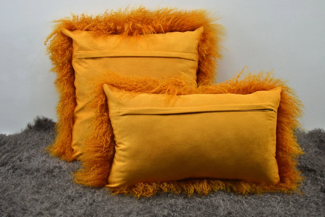 Housse de coussin en fourrure d'agneau tibétaine/mongole jaune curcumine