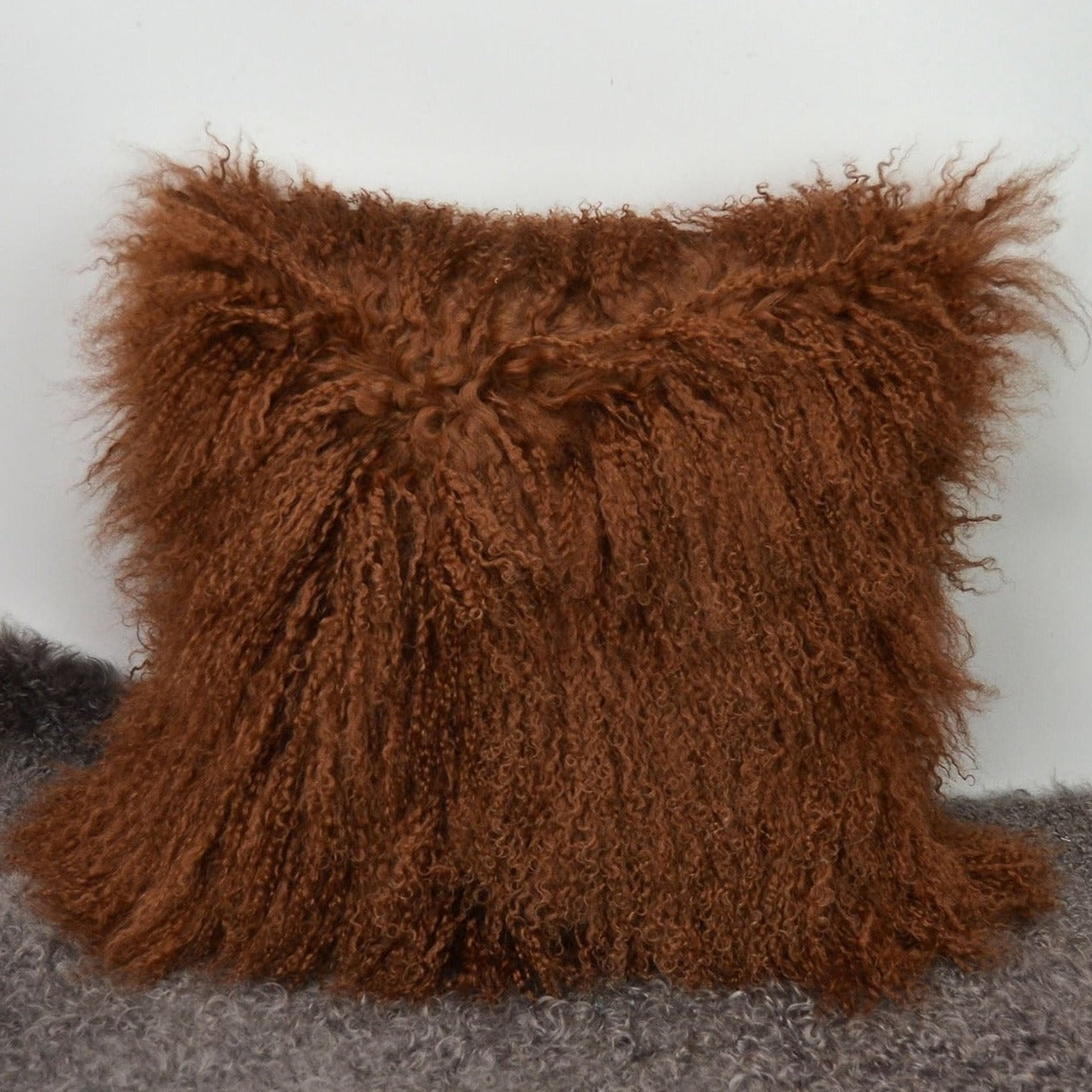 Housse de coussin en fourrure d'agneau tibétaine/mongole Moka 