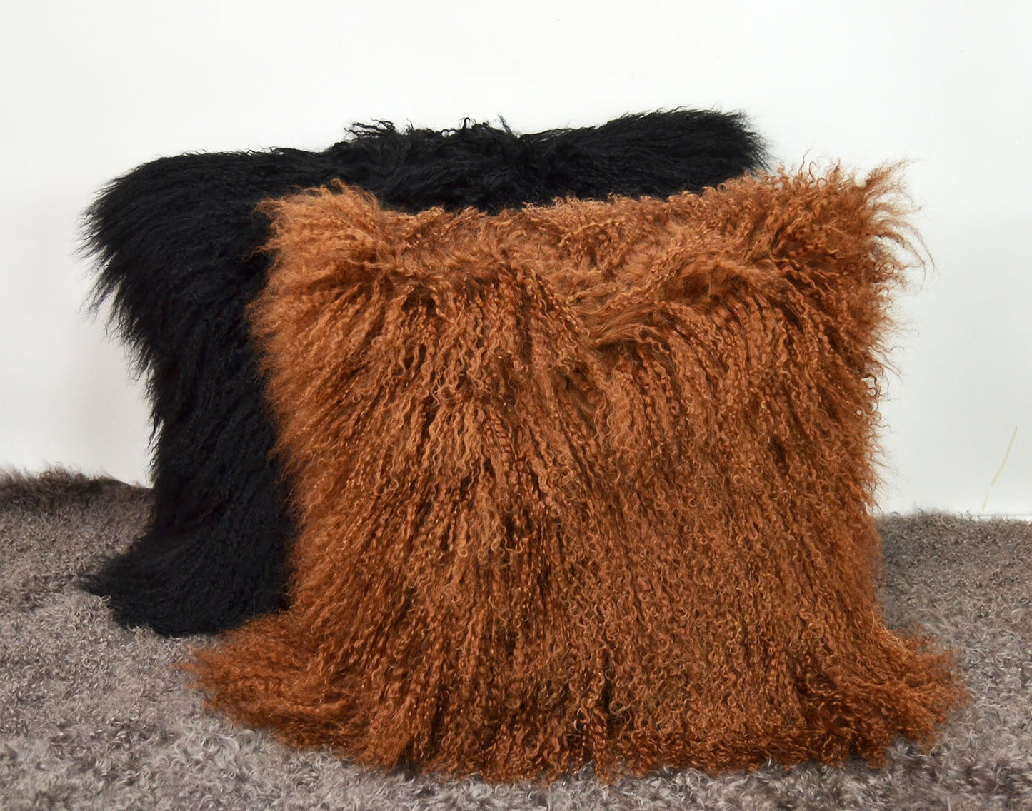 Housse de coussin en fourrure d'agneau tibétaine/mongole Moka 