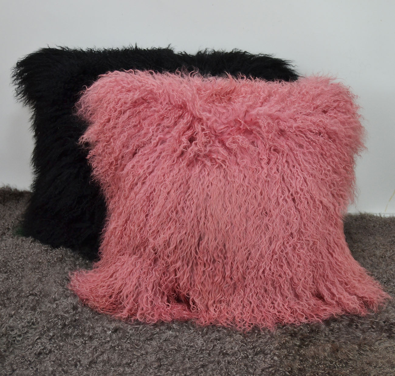 Housse de coussin en fourrure d'agneau tibétaine/mongole rose moyen 