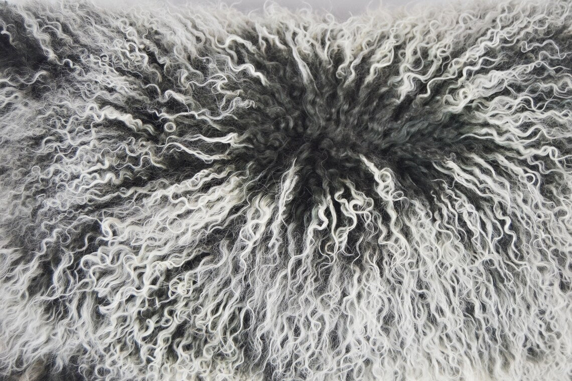 Housse de coussin en fourrure d'agneau tibétaine/mongole gris givré 