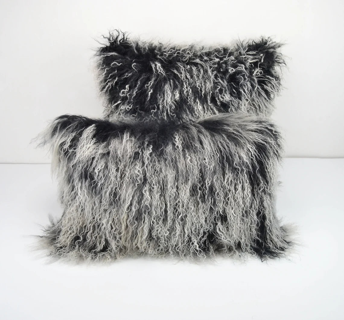 Housse de coussin en fourrure d'agneau tibétaine/mongole noir givré 