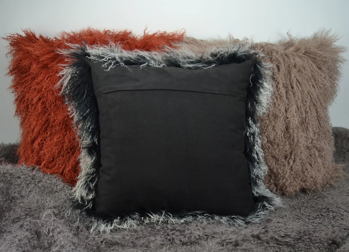Housse de coussin en fourrure d'agneau tibétaine/mongole noir givré 