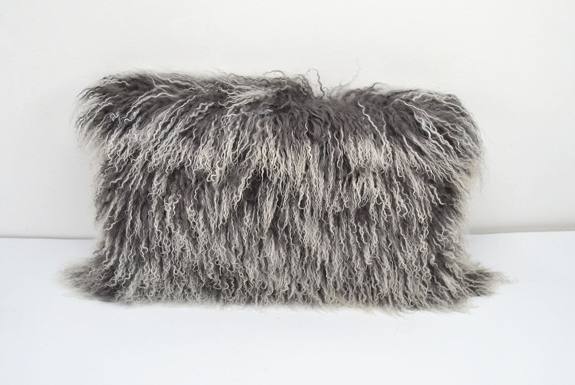 Housse de coussin en fourrure d'agneau tibétaine/mongole gris givré 