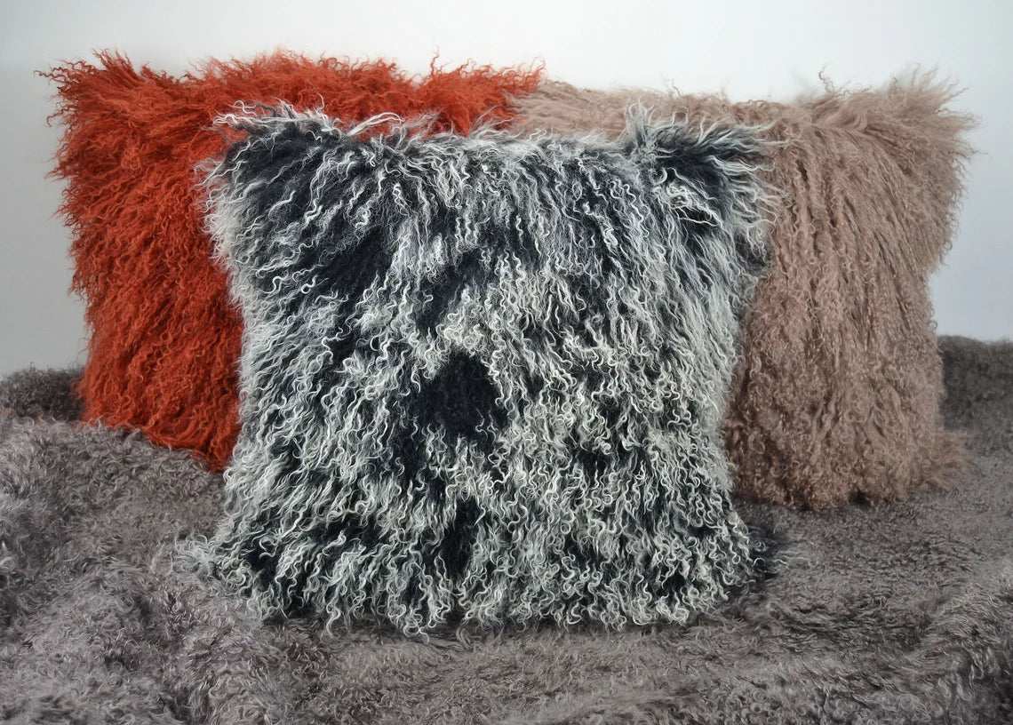 Housse de coussin en fourrure d'agneau tibétaine/mongole noir givré 