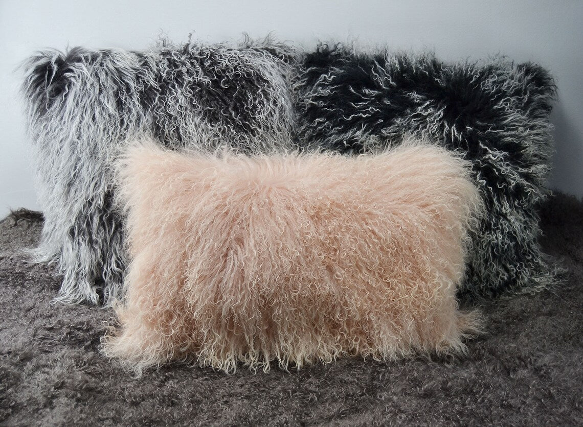 Housse de coussin en fourrure d'agneau tibétaine/mongole rose poussiéreux 