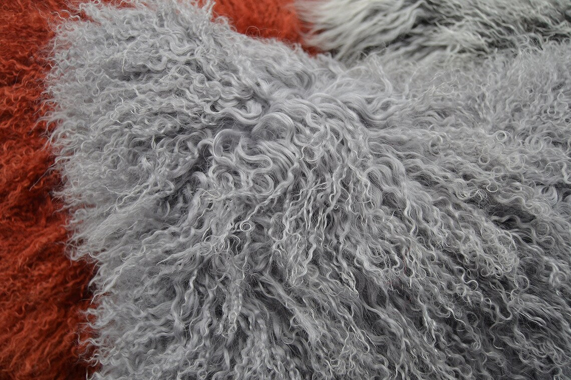 Housse de coussin en fourrure d'agneau tibétain/mongol gris 