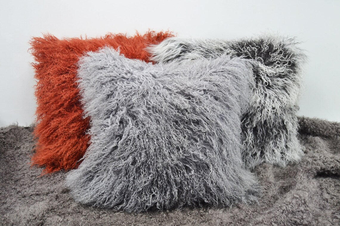 Housse de coussin en fourrure d'agneau tibétain/mongol gris 
