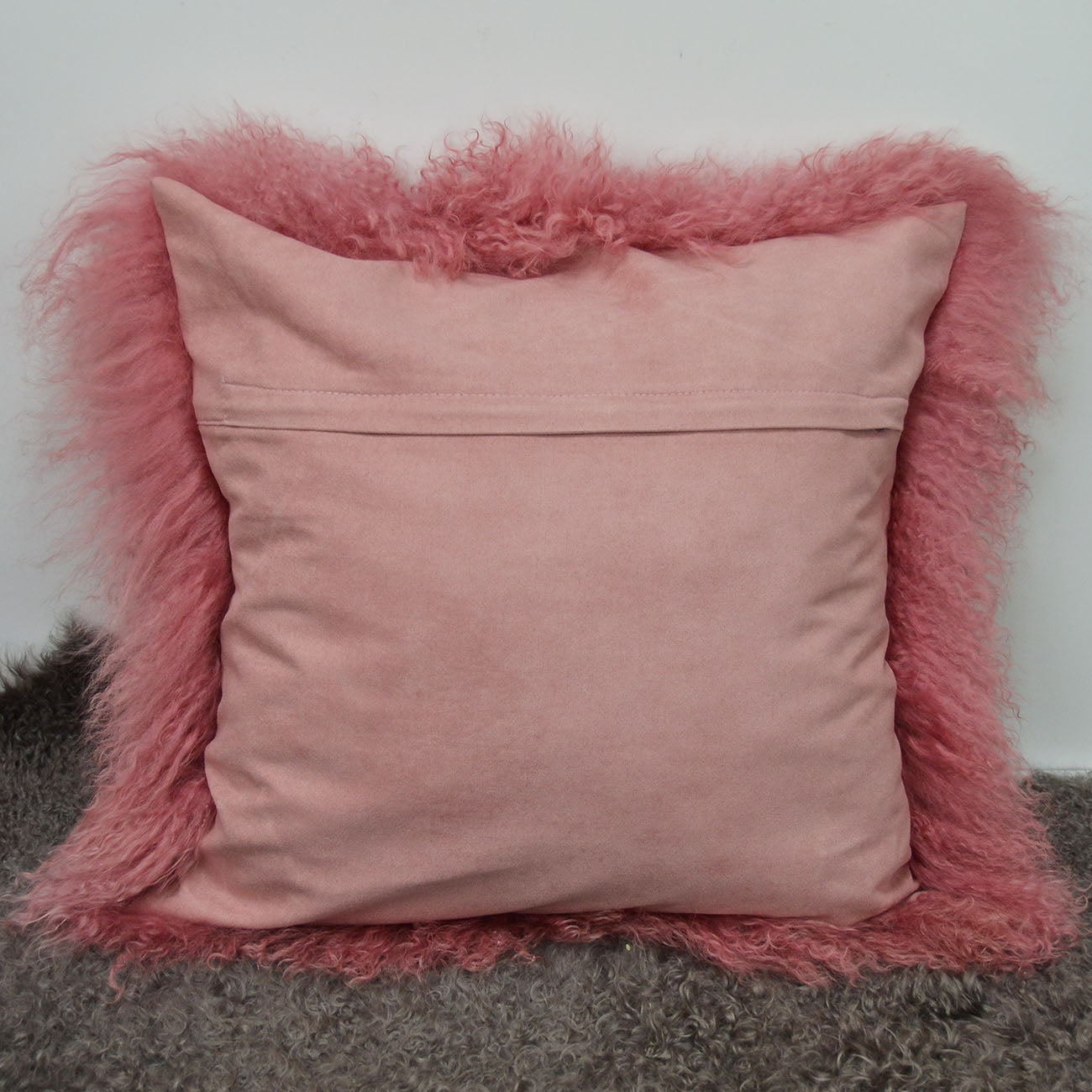 Housse de coussin en fourrure d'agneau tibétaine/mongole rose moyen 